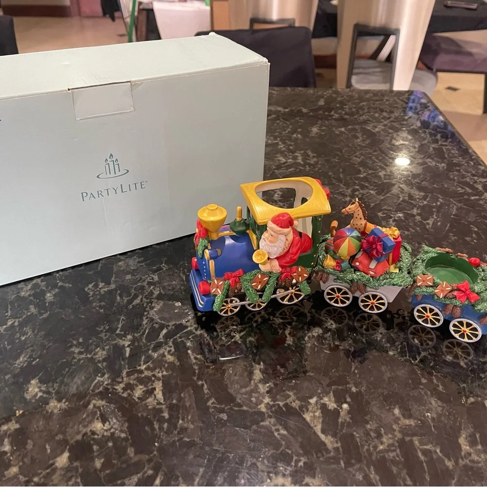 Partylite Santa Train Tea Light Set - Picture 2 of 4